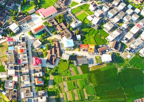 福建省发展“村落驰名行动” <br>自执行以来至上月底，全省共定名、改名地名4900余个，采集上图村落地名信息近14万条